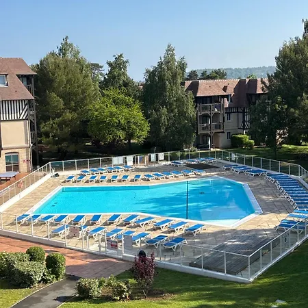Petit Golf Privee Piscine Chauffee